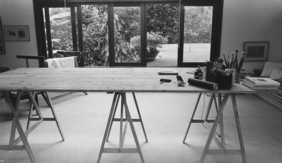 O artista em seu atelier em Petrópolis, ensaio de Ricardo de Hollanda.